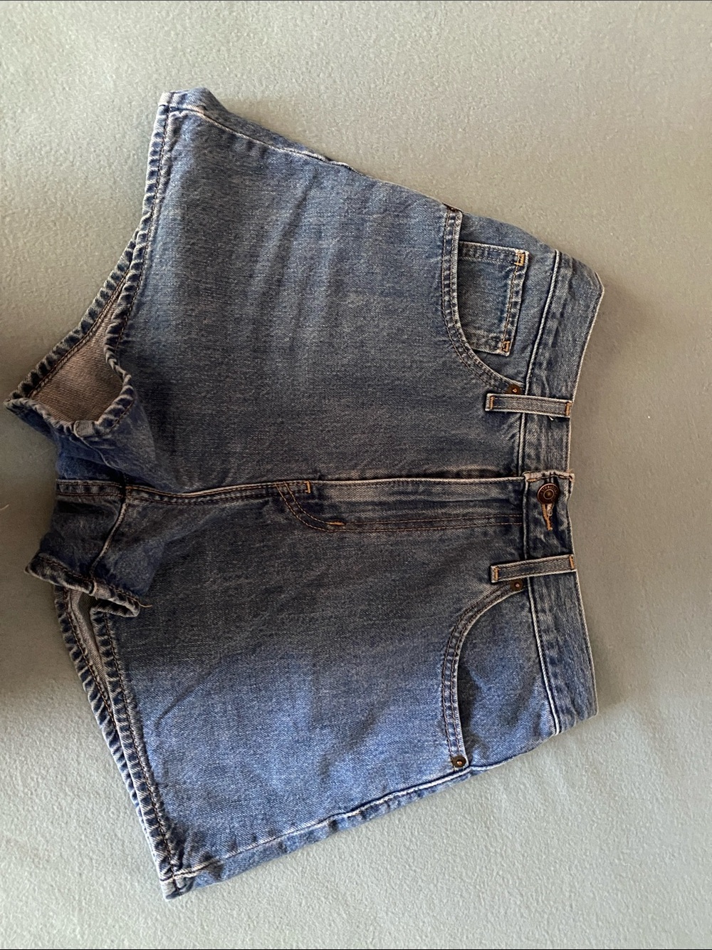 Levi’s high waisted mom shorts - size 27
